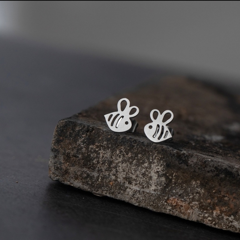 🐝Silver Bumblebee Studs🐝
